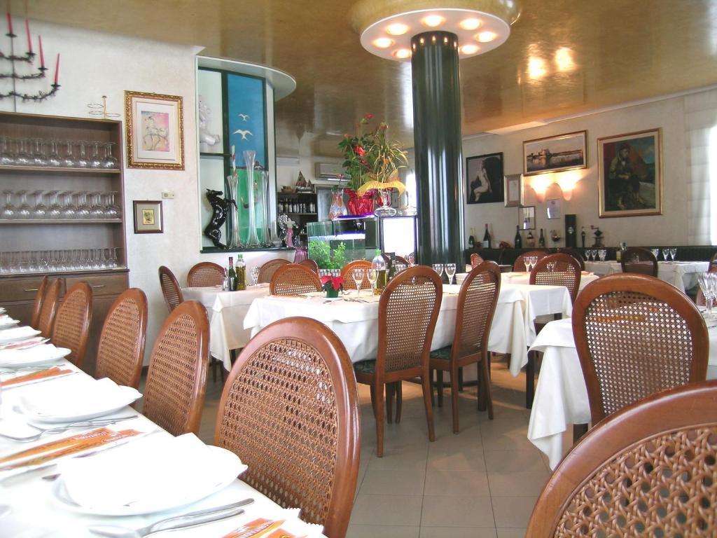 Hotel Da Vito Campagna Lupia Ngoại thất bức ảnh