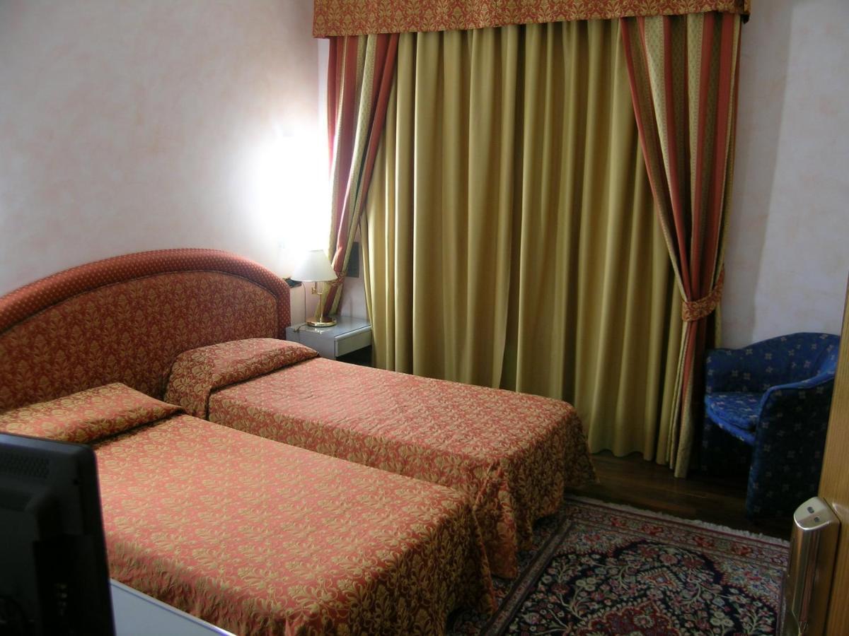 Hotel Da Vito Campagna Lupia Ngoại thất bức ảnh